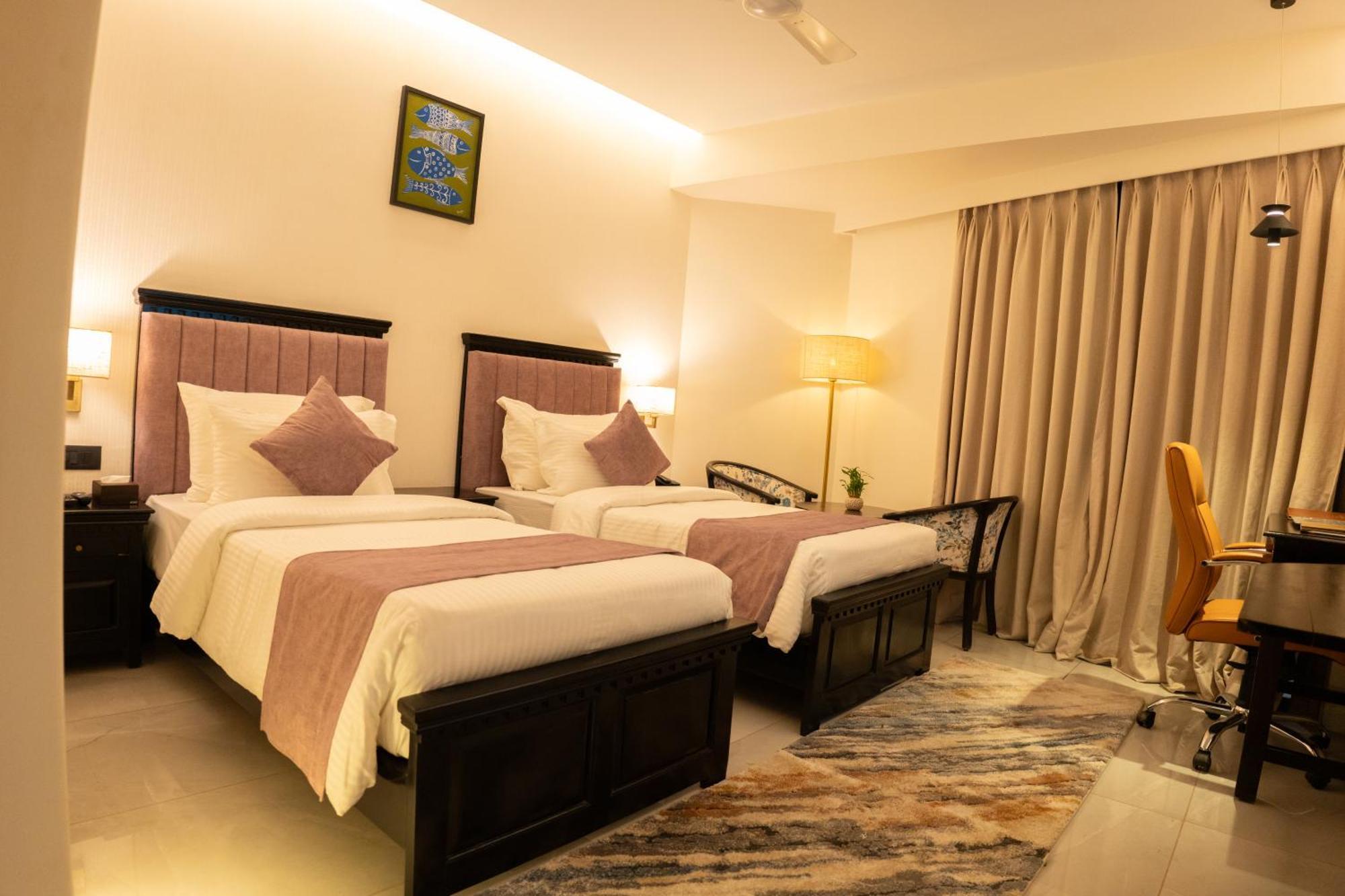 Pride Elite, Daman Hotel Ngoại thất bức ảnh