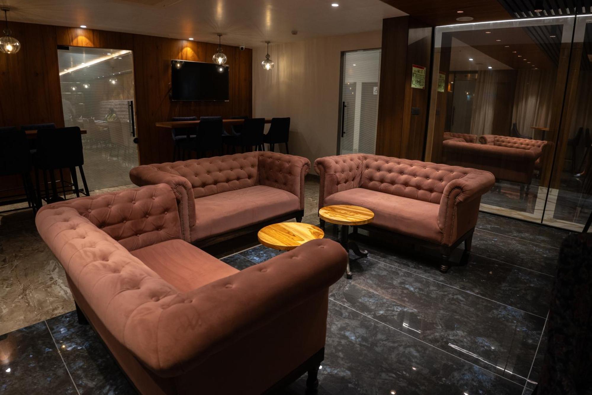 Pride Elite, Daman Hotel Ngoại thất bức ảnh