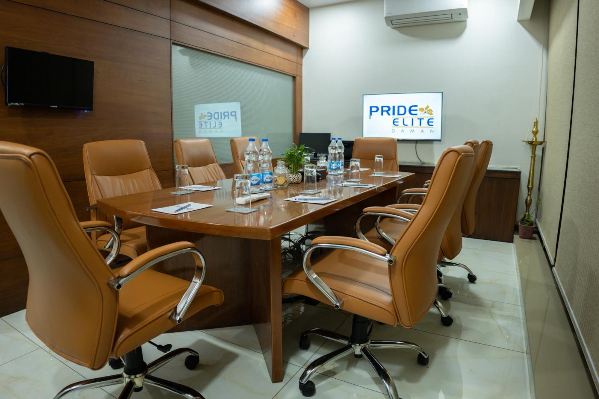 Pride Elite, Daman Hotel Ngoại thất bức ảnh
