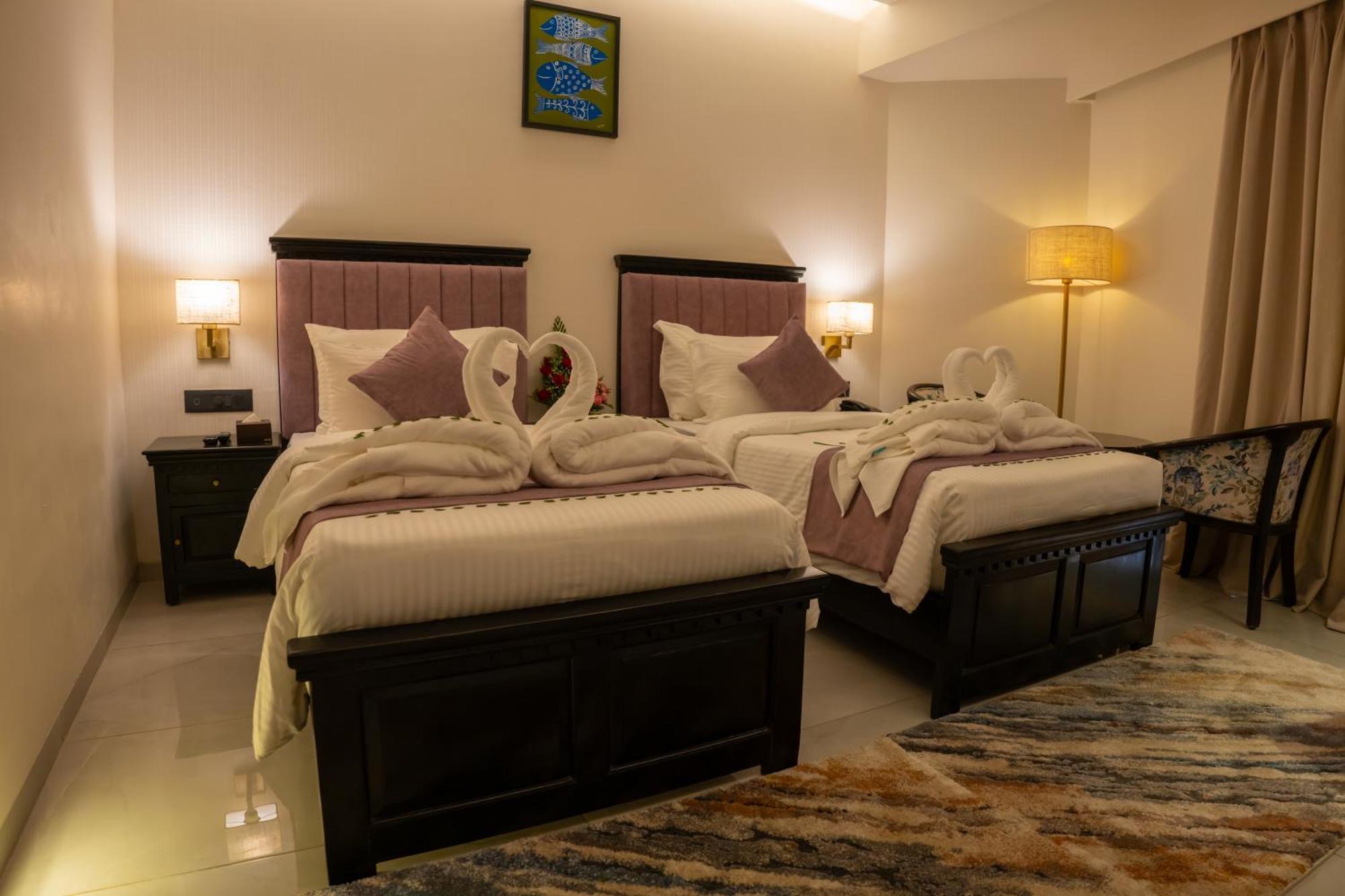 Pride Elite, Daman Hotel Ngoại thất bức ảnh