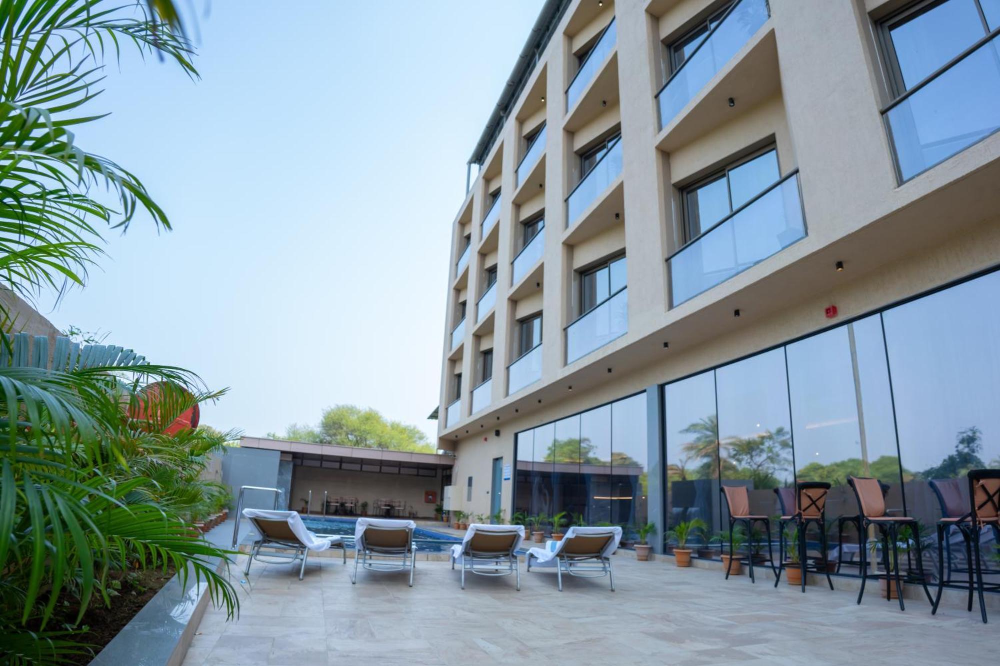 Pride Elite, Daman Hotel Ngoại thất bức ảnh