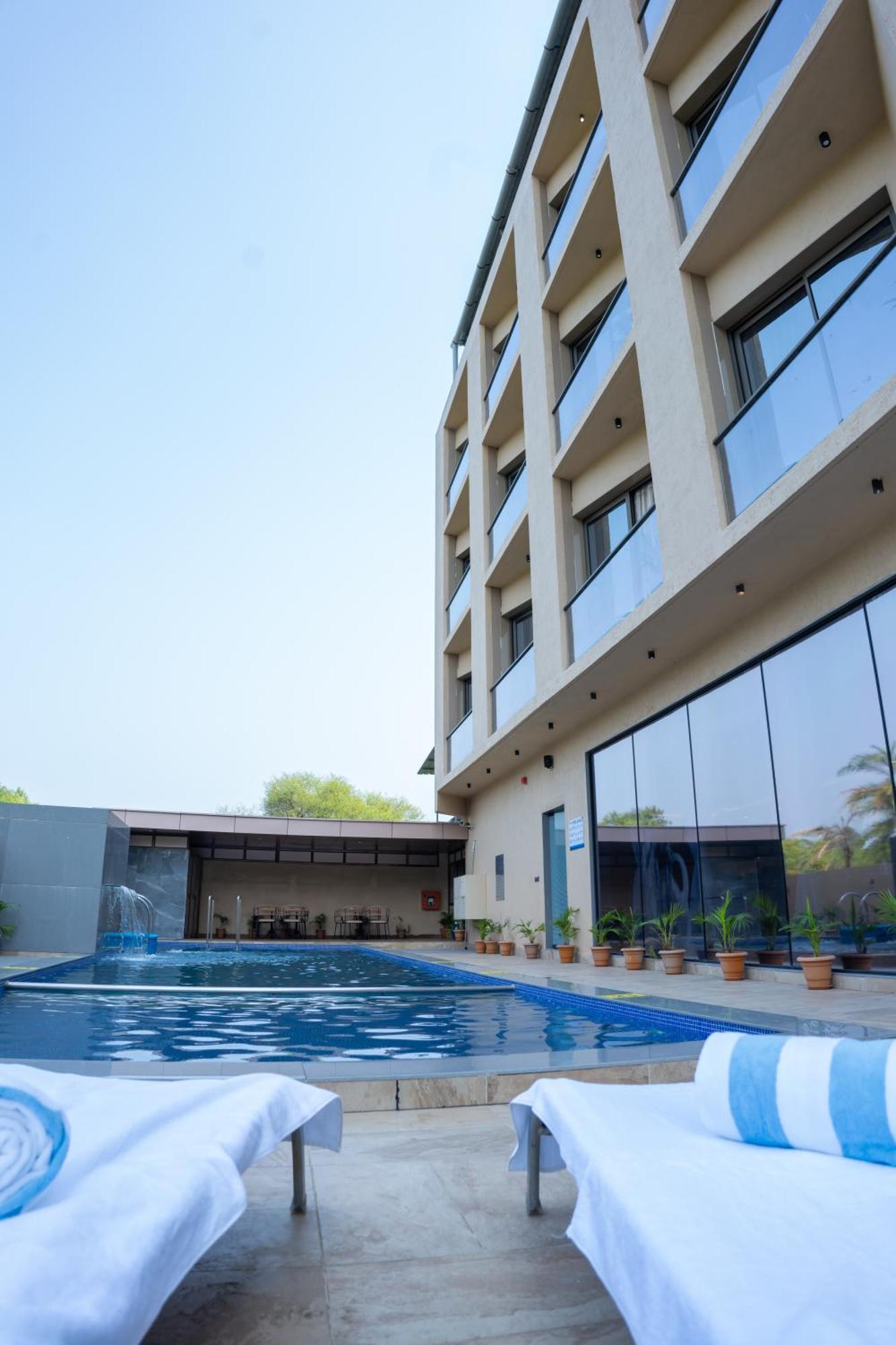 Pride Elite, Daman Hotel Ngoại thất bức ảnh